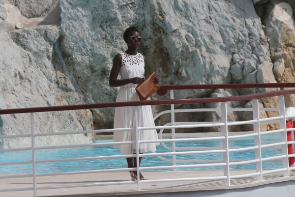 Lupita Nyong'o est vue à l'hôtel Eden Roc avec une amie à Antibes, en France, le 14 mai 2015, dans le cadre du 68e Festival de Cannes. Photo par ABACAPRESS.COM