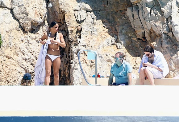 L'actrice américaine Michelle Rodriguez est aperçue au bord de la piscine avec des amis lors du 68e Festival de Cannes, à l'hôtel Eden Roc à Antibes, dans le sud de la France, le 22 mai 2015. Photo par ABACAPRESS.COM