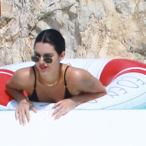 Durant le Festival de Cannes, il devient un repaire de stars.
Cannes, Kendall Jenner s'ébat dans la piscine de l'Eden Roc ABACAPRESS.COM