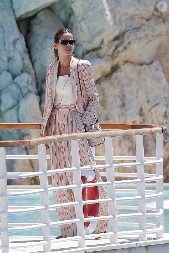 Le top model Izabel Goulart prend des photos à l'hôtel Cap-Eden-Roc lors du 71e Festival de Cannes à Antibes, en France, le 17 mai 2018. Photo par ABACAPRESS.COM