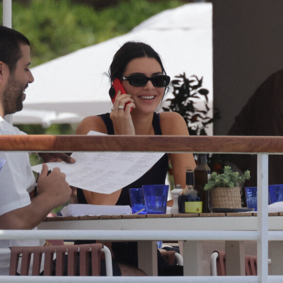 Kendall Jenner et son petit ami Bad Bunny à l'hôtel Eden Roc à Antibes, France, le 26 mai 2023 lors du 76ème festival de Cannes. Photo par ABACAPRESS.COM