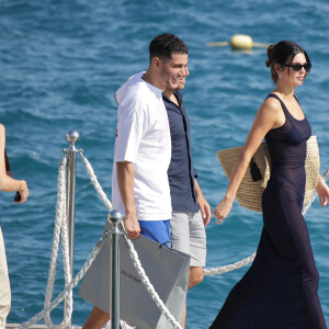 Kendall Jenner et son petit ami Bad Bunny quittent l'hôtel Eden Roc à Antibes, France, le 26 mai 2023 lors du 76ème festival de Cannes. Photo par ABACAPRESS.COM