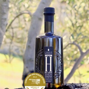 L'huile d'olive de Patrick Bruel a été récompensée à de multiples reprises.
Patrick Bruel dans son domaine de Leos à L'Isle-sur-la Sorgue dans le Vaucluse