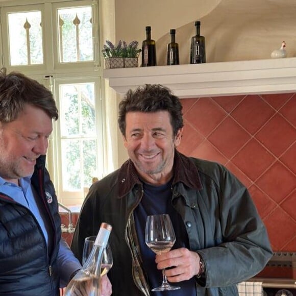 Il est aujourd'hui à la tête d'un immense domaine et vend des produits aussi divers que des vins, des confitures ou de l'huile d'olive.
Patrick Bruel dans son domaine de Leos à L'Isle-sur-la Sorgue dans le Vaucluse