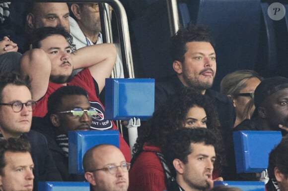 Kev Adams - Célébrités dans les tribunes de la demi-finale retour de Ligue des champions entre le PSG face au Borussia Dortmund (0-1) au Parc des Princes à Paris le 7 mai 2024. © Cyril Moreau/Bestimage