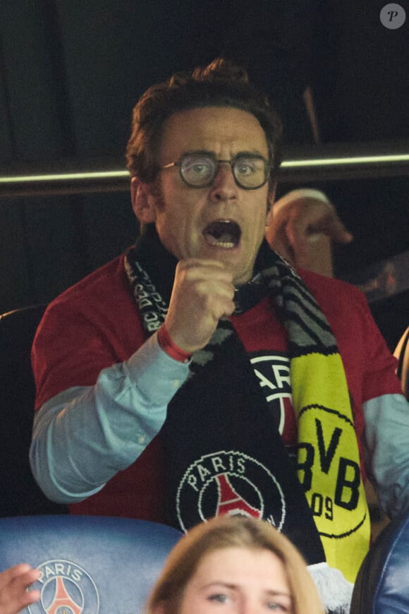 Malgré son attirail du parfait supporter
Laurent Macron - Célébrités dans les tribunes de la demi-finale retour de Ligue des champions entre le PSG face au Borussia Dortmund (0-1) au Parc des Princes à Paris le 7 mai 2024. © Cyril Moreau/Bestimage