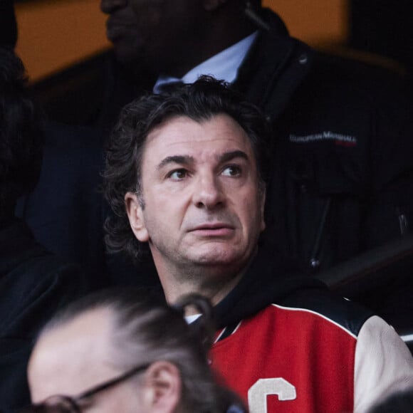 Michaël Youn et Sean Obispo - Célébrités dans les tribunes de la demi-finale retour de Ligue des champions entre le PSG face au Borussia Dortmund (0-1) au Parc des Princes à Paris le 7 mai 2024. © Cyril Moreau/Bestimage