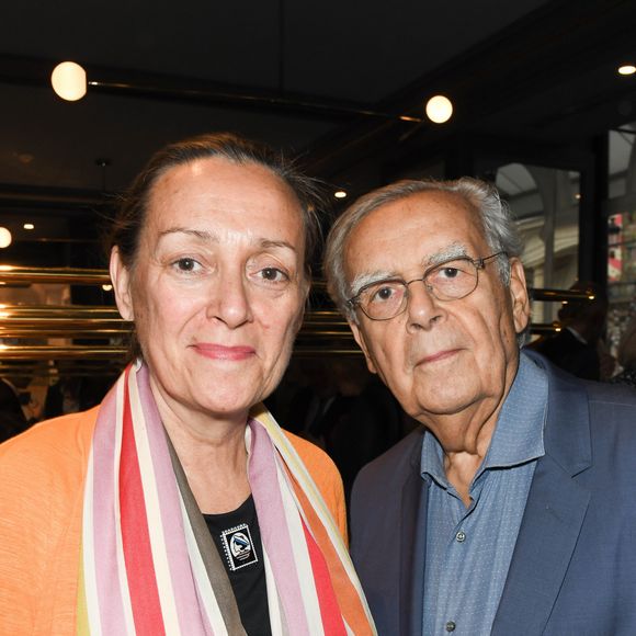 Comme l'indique Le Figaro, la compagne du regretté homme de télévision s'appelle Carole
 
Exclusif - Bernard Pivot et sa femme Monique lors de la soirée d'inauguration de la brasserie Paul Bocuse dans l'hôtel du Louvre, dans le 1er arrondissement de Paris, France, le 12 septembre 2019.© Coadic Guirec/Bestimage