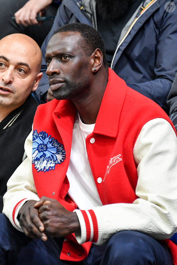 Omar Sy - Les célébrités assistent au match de basketball LNB Pro A Betclic Elite entre les Metropolitans 92 et Paris basketball au gymnase Marcel-Cerdan de Levallois-Perret, France, le 16 mai 2023. © Valerian Wagner/Bestimage 