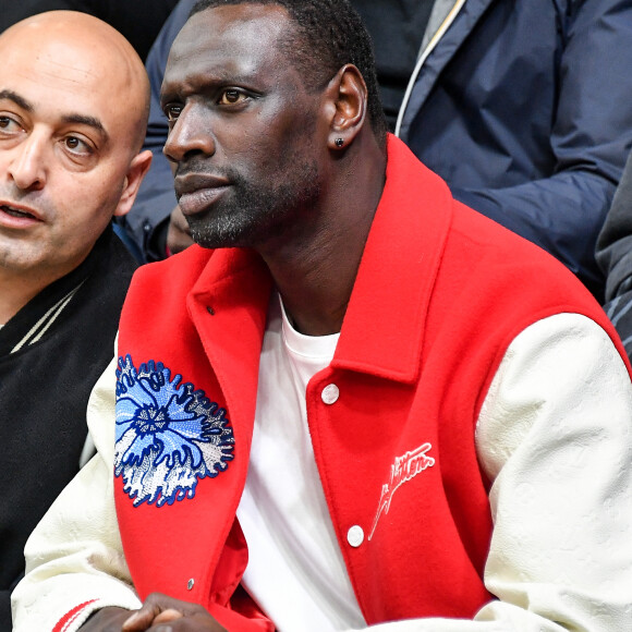 Omar Sy - Les célébrités assistent au match de basketball LNB Pro A Betclic Elite entre les Metropolitans 92 et Paris basketball au gymnase Marcel-Cerdan de Levallois-Perret, France, le 16 mai 2023. © Valerian Wagner/Bestimage 