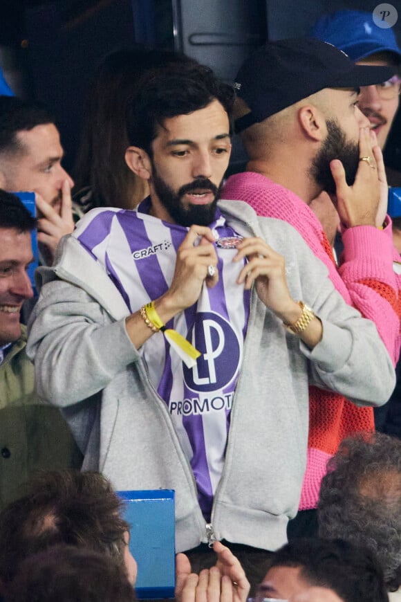 Big Flo et Oli - Célébrités dans les tribunes du match de Ligue 1 Uber Eats "PSG-Toulouse" (1-3) au Parc des Princes à Paris le 12 mai 2024. © Cyril Moreau/Bestimage