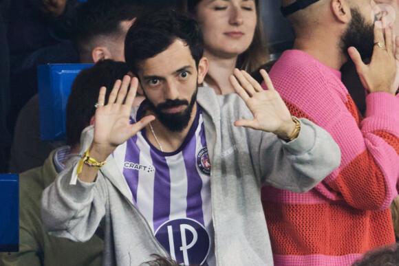 Big Flo et Oli - Célébrités dans les tribunes du match de Ligue 1 Uber Eats "PSG-Toulouse" (1-3) au Parc des Princes à Paris le 12 mai 2024. © Cyril Moreau/Bestimage