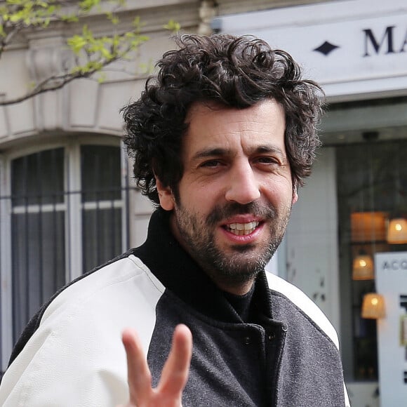 Max Boublil - Les invités de l'émission des "Grosses Têtes" à la sortie des studios RTL à Neuilly-sur-Seine, France, le 30 mars 2023. © Jonathan Rebboah/Panoramic/bestimage