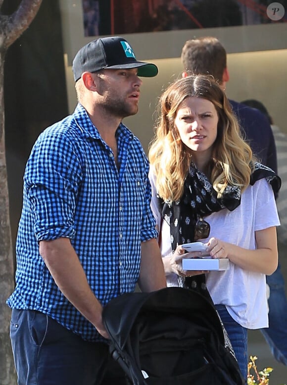 "J'ai souffert de différents types de cancer de la peau depuis que j'ai arrêté de jouer", a déclaré le mari de Brooklyn Decker
 
Exclusif - Brooklyn Decker et son mari Andy Roddick font du shopping avec leur fils Hank Roddick à The Grove à Hollywood, le 11 avril 2017 Veuillez flouter le visage de l'enfant avant publication