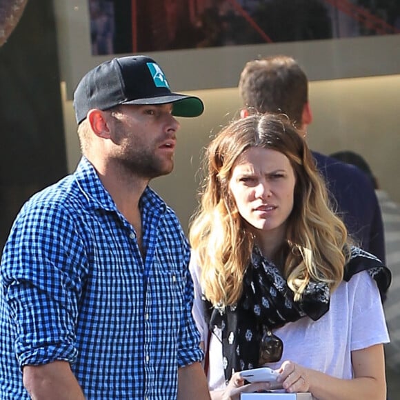 "J'ai souffert de différents types de cancer de la peau depuis que j'ai arrêté de jouer", a déclaré le mari de Brooklyn Decker
 
Exclusif - Brooklyn Decker et son mari Andy Roddick font du shopping avec leur fils Hank Roddick à The Grove à Hollywood, le 11 avril 2017 Veuillez flouter le visage de l'enfant avant publication