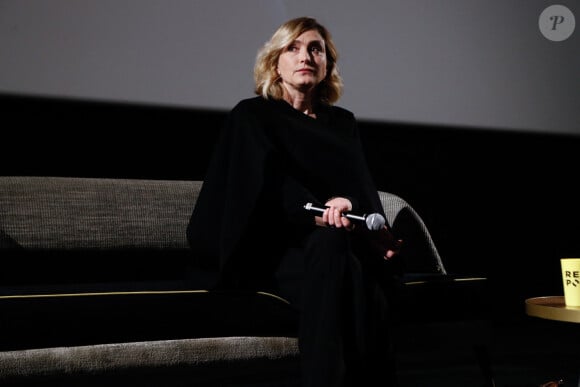 Julie Gayet - Leçon d'actrice par Julie Gayet lors de la 4e édition du Festival Reims Polar au cinéma Opéraims à Reims, France. Le 10 avril 2024. © Christophe Clovis / Bestimage