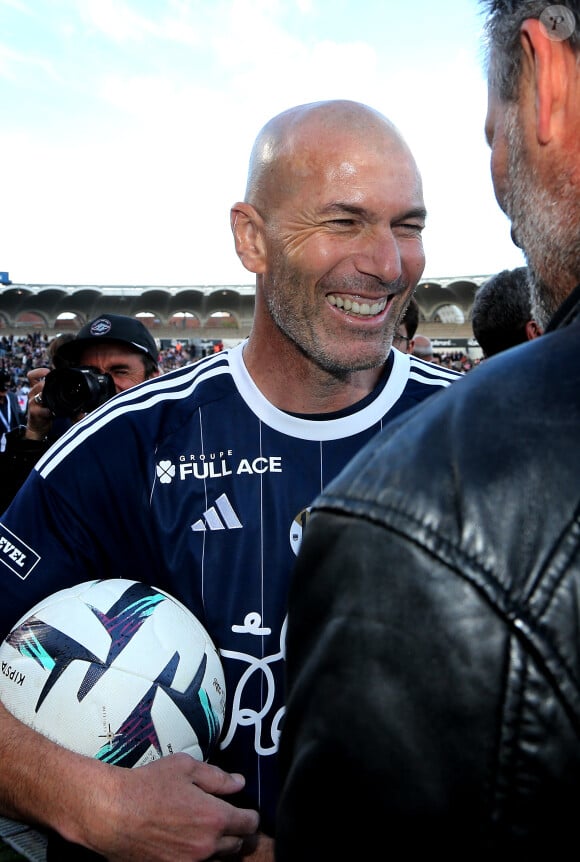 Zinedine Zidane - A l’occasion des 100 ans du parc Lescure, Bordeaux accueille au stade Chaban-Delmas un match de gala opposant les gloires des Girondins de Bordeaux au Variétés Club de France le mardi 14 mai 2024. © Patrick Bernard/ Bestimage