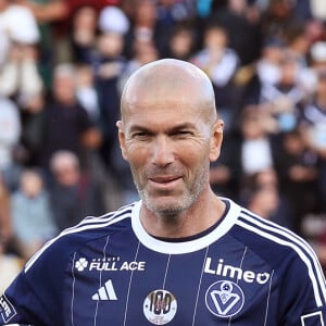 Zinedine Zidane - A l’occasion des 100 ans du parc Lescure, Bordeaux accueille au stade Chaban-Delmas un match de gala opposant les gloires des Girondins de Bordeaux au Variétés Club de France le mardi 14 mai 2024. © Patrick Bernard/ Bestimage