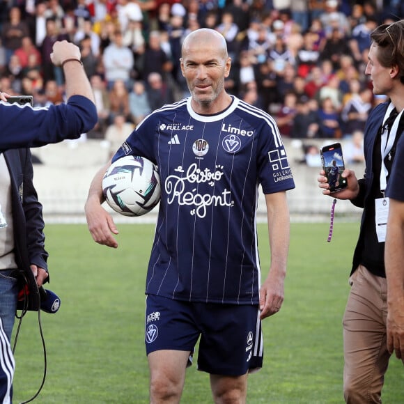 Zinedine Zidane - A l’occasion des 100 ans du parc Lescure, Bordeaux accueille au stade Chaban-Delmas un match de gala opposant les gloires des Girondins de Bordeaux au Variétés Club de France le mardi 14 mai 2024. © Patrick Bernard/ Bestimage