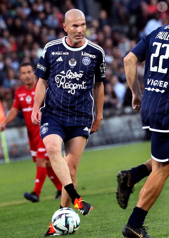 Zinedine Zidane - A l’occasion des 100 ans du parc Lescure, Bordeaux accueille au stade Chaban-Delmas un match de gala opposant les gloires des Girondins de Bordeaux au Variétés Club de France le mardi 14 mai 2024. © Patrick Bernard/ Bestimage