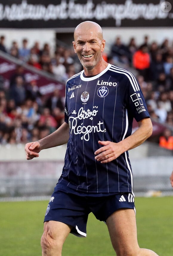 Zinedine Zidane - A l’occasion des 100 ans du parc Lescure, Bordeaux accueille au stade Chaban-Delmas un match de gala opposant les gloires des Girondins de Bordeaux au Variétés Club de France le mardi 14 mai 2024. © Patrick Bernard/ Bestimage