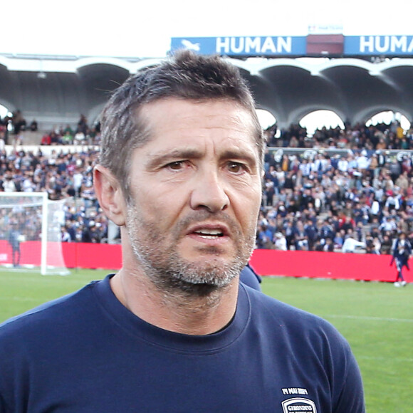 "Beaucoup de générations, beaucoup de souvenirs merveilleux sur cette pelouse. Et ce trio Bordelais avec Zizou et Duga", s'est réjoui Bixente Lizarazu 

Bixente Lizarazu - A l'occasion des 100 ans du parc Lescure, Bordeaux accueille au stade Chaban-Delmas un match de gala opposant les gloires des Girondins de Bordeaux au Variétés Club de France le mardi 14 mai 2024. © Patrick Bernard/ Bestimage