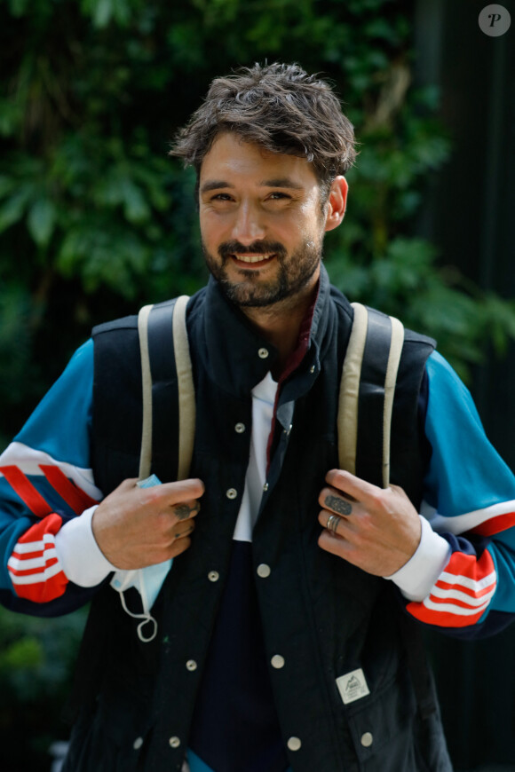 Le chanteur Jérémy Frérot arrive à l'enregistrement de l'émission "Vivement Dimanche" au studio Gabriel à Paris, France, le 20 avril 2021, présentée par Michel Drucker et diffusée le 9 mai 2021. © Christophe Clovis/Bestimage 