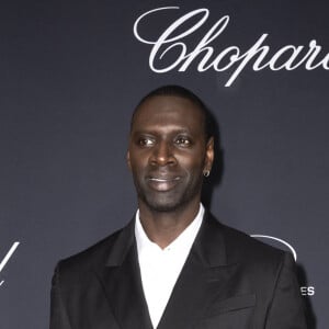 Omar Sy portait un élégant costume noir
Omar Sy - Photocall du dîner "Trophée Chopard" au Carlton Beach lors du 77ème Festival International du Film de Cannes. Le 17 mai 2024 © Olivier Borde / Bestimage 