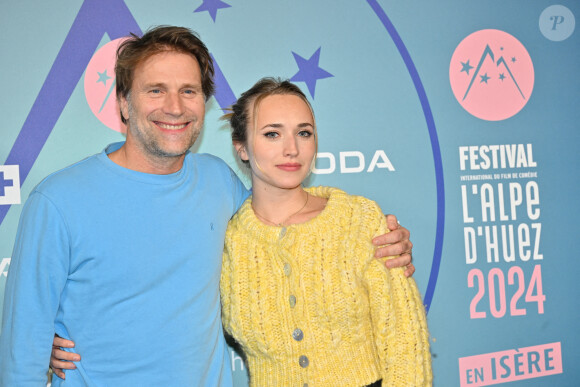 Thomas Jouannet et Chloé Jouannet réunis à la projection du film "Heureux Gagnants" lors du 27e Festival du film de l'Alpe d'Huez à l'Alpe d'Huez, France, le 17 janvier 2024. Photo par Julien Reynaud/APS-Medias/ABACAPRESS.COM