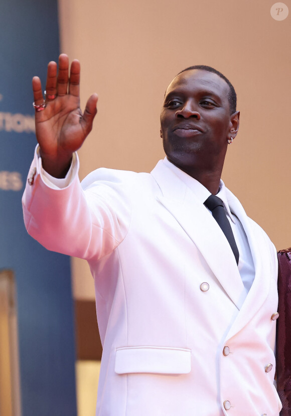 Omar Sy - Montée des marches du film " Le deuxième acte " pour la cérémonie d'ouverture du 77ème Festival International du Film de Cannes, au Palais des Festivals à Cannes. Le 14 mai 2024 © Jacovides / Moreau / Bestimage 