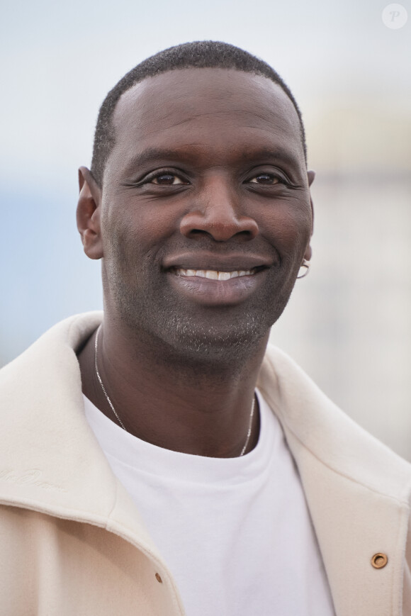 Omar Sy au photocall de Jury lors du 77ème Festival International du Film de Cannes au Palais des Festivals à Cannes, France, le 14 mai 2024. © Jacovides-Moreau/Bestimage 