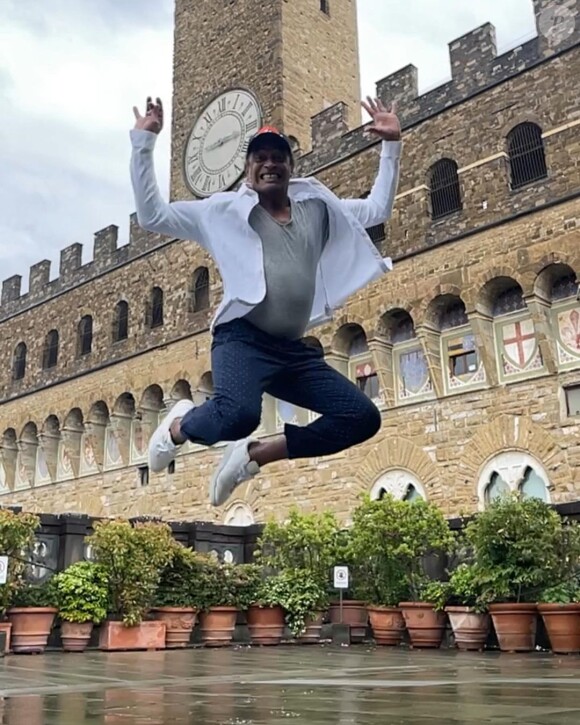 "Merci à tous pour vos messages 64 ans .. !!! Pas d'inquiétude: mon corps me rappelle que le temps passe"
Yannick Noah, Instagram