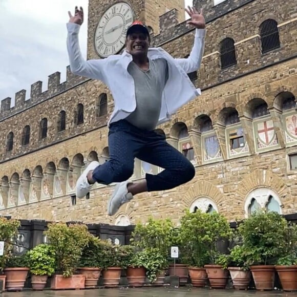 "Merci à tous pour vos messages 64 ans .. !!! Pas d'inquiétude: mon corps me rappelle que le temps passe"
Yannick Noah, Instagram