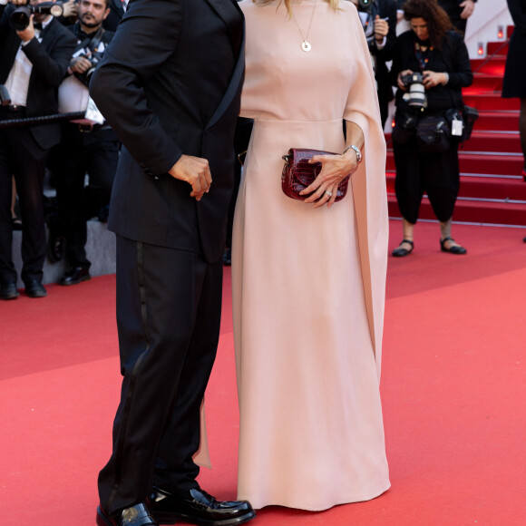 Une chose est sûre, leur apparition a fait forte impression.
Montée des marches du film Emilia Perez lors du 77ᵉ Festival International du Film de Cannes. Le 18 mai 2024 © Olivier Borde / Bestimage