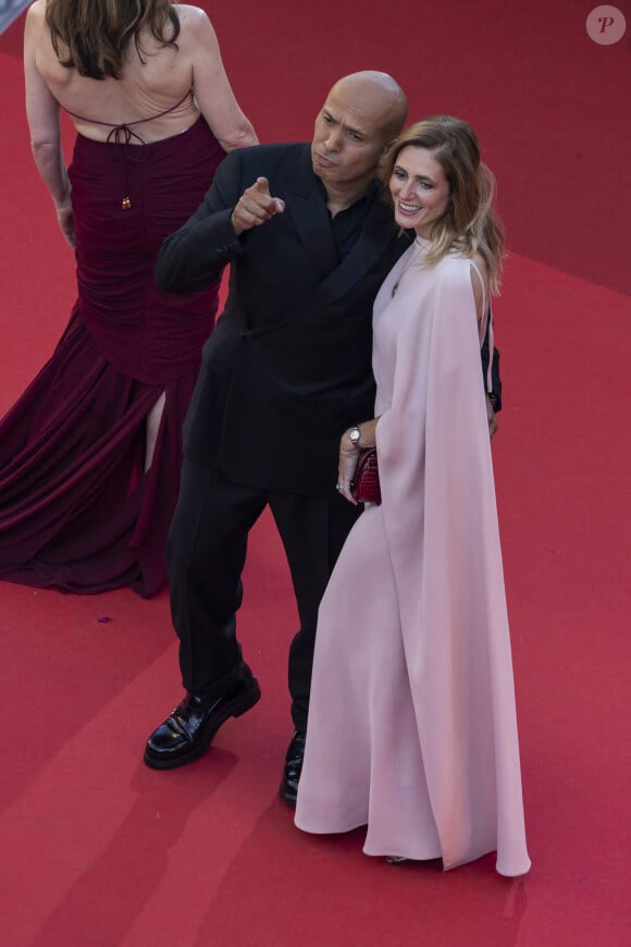 Eric Judor et son épouse ont échangé des regards amoureux, de tendres câlins et des baisers volés.
Montée des marches du film Emilia Perez lors du 77ᵉ Festival International du Film de Cannes. Le 18 mai 2024 © Olivier Borde / Bestimage