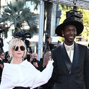 Emmanuelle Béart lors de la montée des marches du film 'Marcello Mio' au festival de Cannes, le 21 mai 2024. Photo by David Niviere/ABACAPRESS.COM