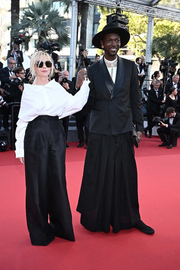 Emmanuelle Béart lors de la montée des marches du film 'Marcello Mio' au festival de Cannes, le 21 mai 2024. Photo by David Niviere/ABACAPRESS.COM