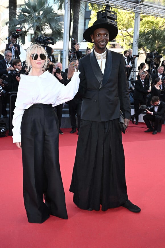 Emmanuelle Béart lors de la montée des marches du film 'Marcello Mio' au festival de Cannes, le 21 mai 2024. Photo by David Niviere/ABACAPRESS.COM