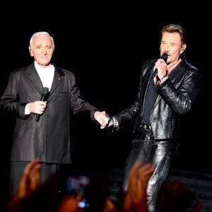 ou encore Johnny Hallyday
Exclusif - Charles Aznavour - Johnny Hallyday en duo pour son 2eme concert de la tournee "Born Rocker Tour" au POPB de Bercy a Paris. Le 15 juin 2013