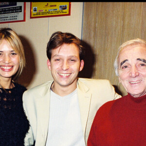 Archives - Charles Aznavour avec son fils Mischa dans les loges du Palais des Congrès en 2000