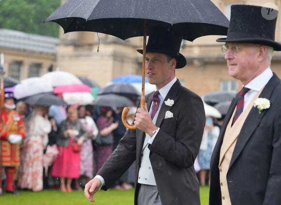 Le prince William, prince de Galles, et les invités lors de la "Garden Party du Souverain" au palais de Buckingham à Londres, le 21 mai 2024. 