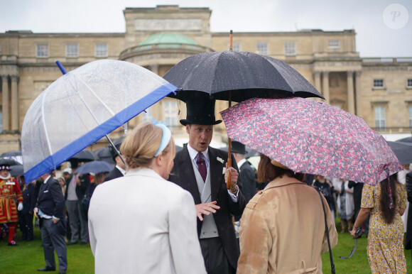 Le prince William, prince de Galles, et les invités lors de la "Garden Party du Souverain" au palais de Buckingham à Londres, le 21 mai 2024. 