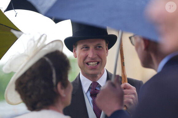 Il était seul, sans sa femme Kate Middleton. 
Le prince William, prince de Galles, et les invités lors de la "Garden Party du Souverain" au palais de Buckingham à Londres, le 21 mai 2024. 