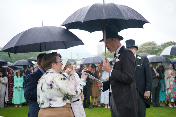 Le prince William, prince de Galles, et les invités lors de la "Garden Party du Souverain" au palais de Buckingham à Londres, le 21 mai 2024. 