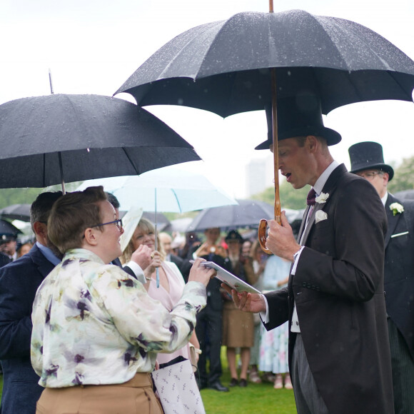 Le prince William, prince de Galles, et les invités lors de la "Garden Party du Souverain" au palais de Buckingham à Londres, le 21 mai 2024. 