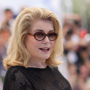 Catherine Deneuve au photocall du film Marcello Mio lors du 77ᵉ Festival International du Film de Cannes, le 22 mai 2024. © Jacovides / Moreau / Bestimage