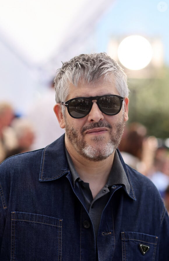 Christophe Honoré au photocall du film Marcello Mio lors du 77ᵉ Festival International du Film de Cannes, le 22 mai 2024. © Jacovides / Moreau / Bestimage