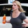 Britney Spears se rend dans une station service de Los Angeles, vendredi 20 mars... et a vraisemblablement oublié de mettre un soutien-gorge !