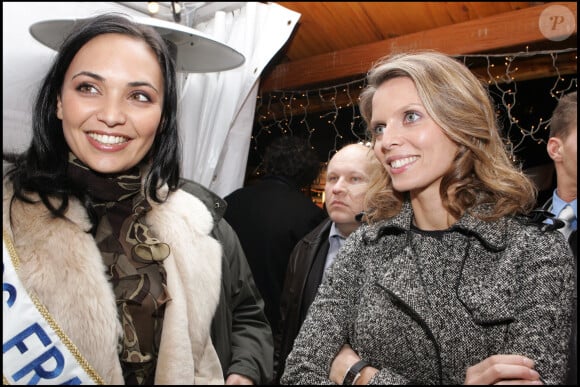 VALERIE BEGUE, MISS FRANCE 2008, ET SYLVIE TELLIER , MISS FRANCE 2002, INAUGURENT LES ILLUMINATIONS DE NOEL DE LA GRANDE ARCHE DE LA DEFENSE