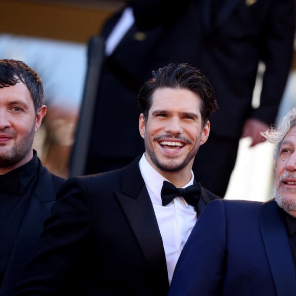 Karim Leklou, François Civil, Alain Chabat - Montée des marches du film " L'amour ouf " lors du 77ème Festival International du Film de Cannes, au Palais des Festivals à Cannes. Le 23 mai 2024 © Jacovides-Moreau / Bestimage 